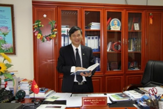 GS.TS. Nguyễn Anh Trí tại phòng làm việc.